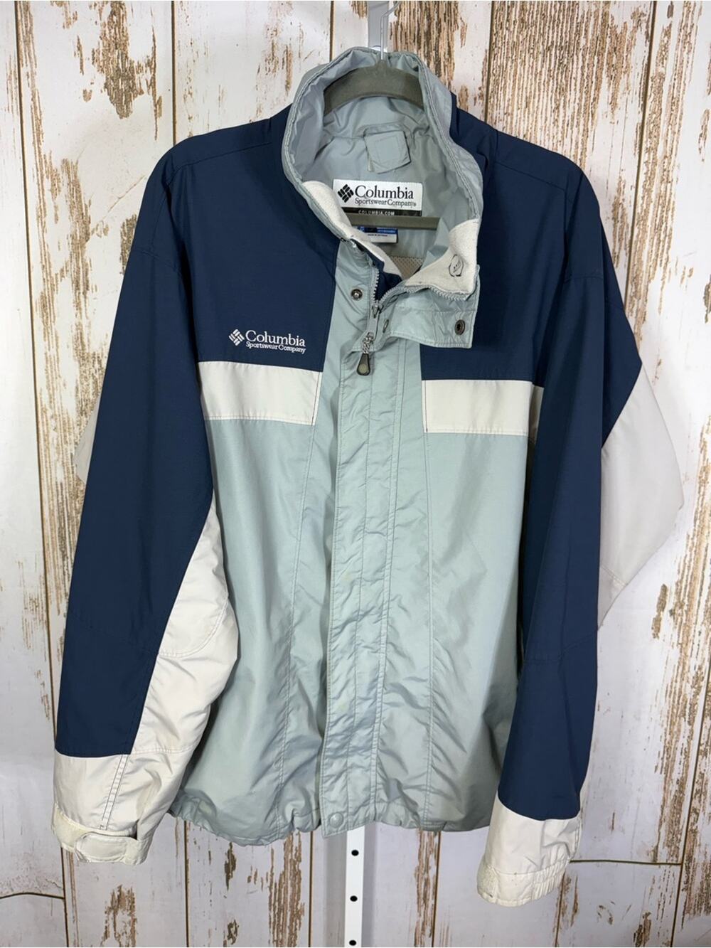Columbia Men's Windbreaker Raincoat in Navy & Light Gray. Size XL.